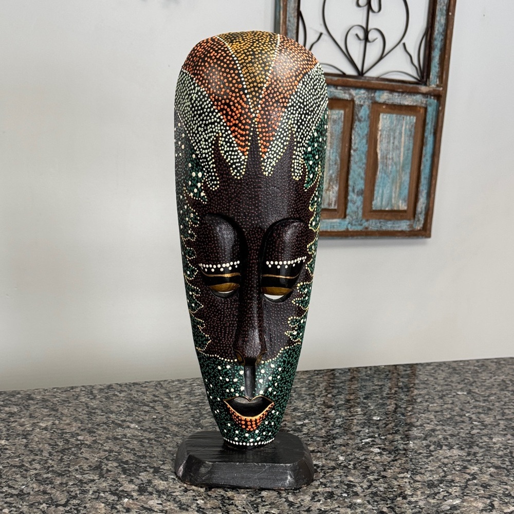 Hand Crafted Vibrant wooden carved Mask Sculpture - Black, Green, Orange - Picture 14 of 14